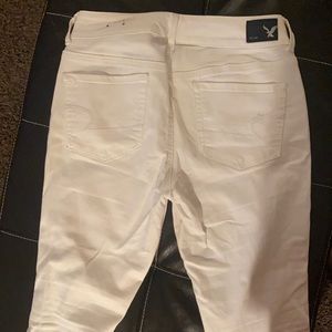 White American Eagle crop pants